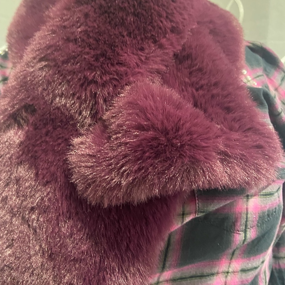 Beautiful Purple collar/scarf - Picture 2 of 4